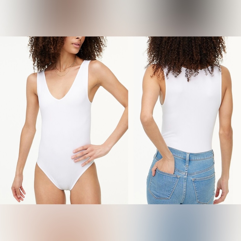 Sleeveless layering v-neck bodysuit in Sand